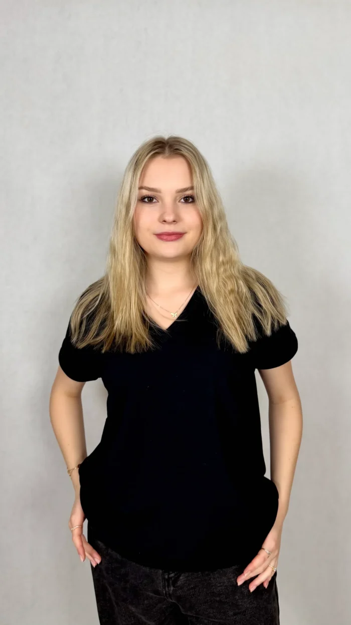 Black V-Roll T-shirt