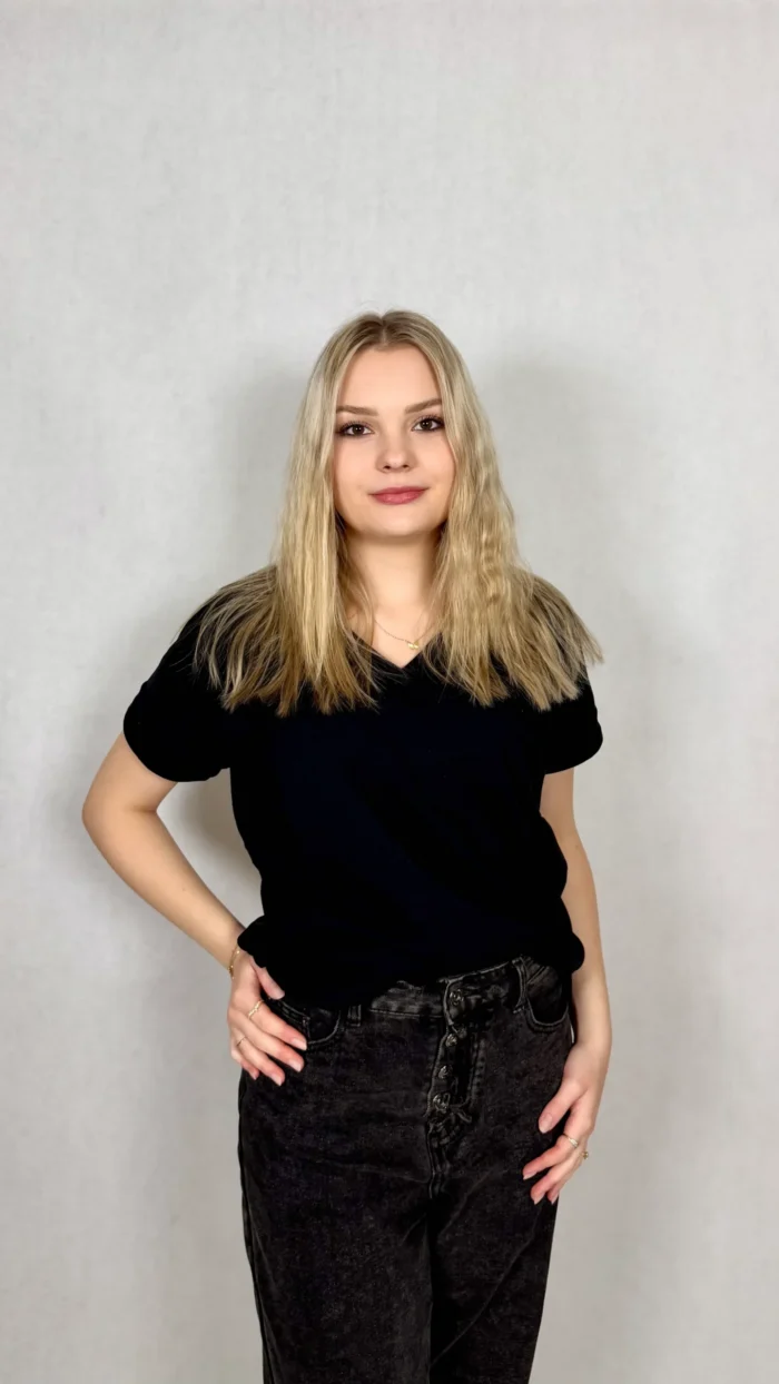 Black V-Roll T-shirt